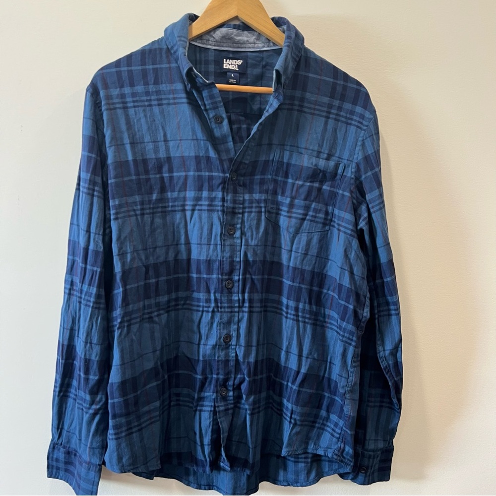 Lands End men’s Large Navy Blue Checkered Plaid Button down Shirt soft cotton